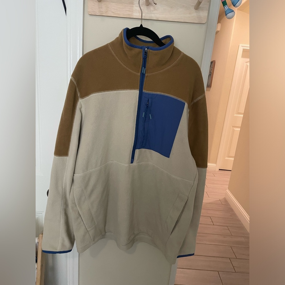 Mountain and isles sweater